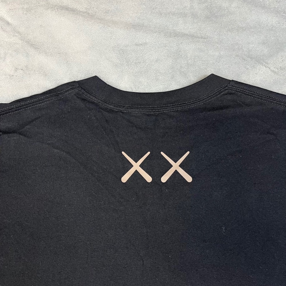 Uniqlo UT x KAWS Companion Graphic T-Shirt Men's Size Medium Black - Picture 10 of 10